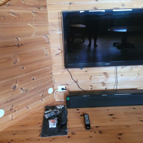 112 cm × 70 cm Samsung Led Tv med lydplanke