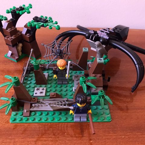 Lego Harry Potter Aragog in the dark forest (4727)