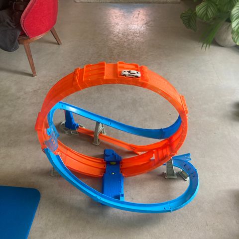 Hot wheel loop