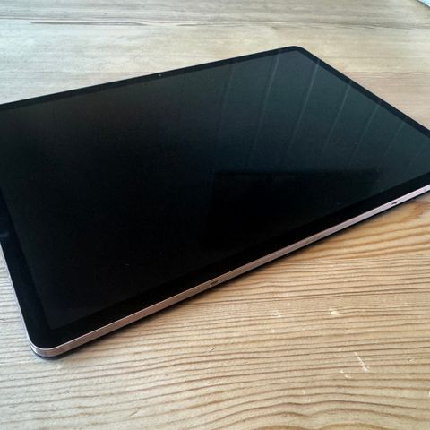 Samsung Galaxy Tab S7+ med S-pen og keyboard