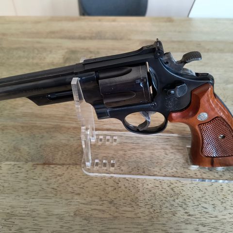 Smith and Wesson mod. 29-5  44 magnum.