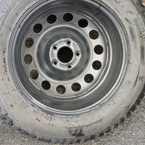 Vinterdekk og felger 215/65 R16