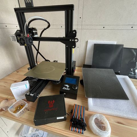 Ender 3 v2 Pro med mye ekstra