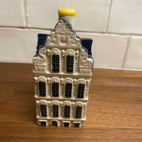 Delft-blue hus / KLM House nr. 81 selges