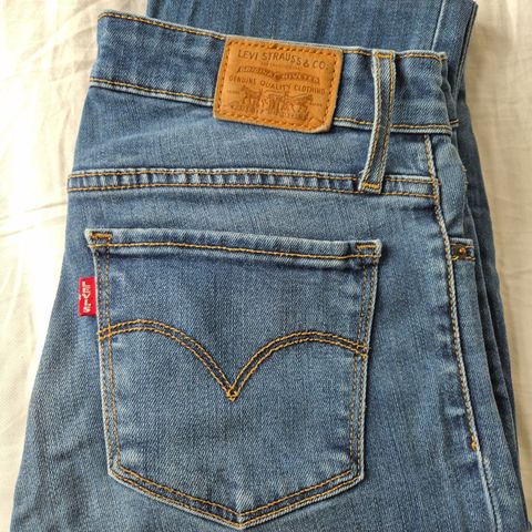 Levis 712 slim