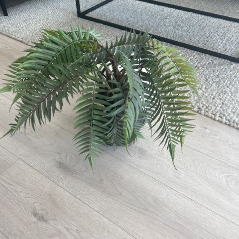 Kunstig palme/plante med kurv