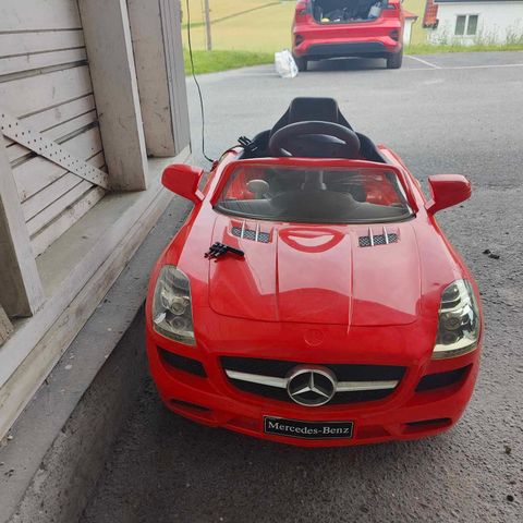 Elektrisk bil for barn - Rød Mercedes Benz