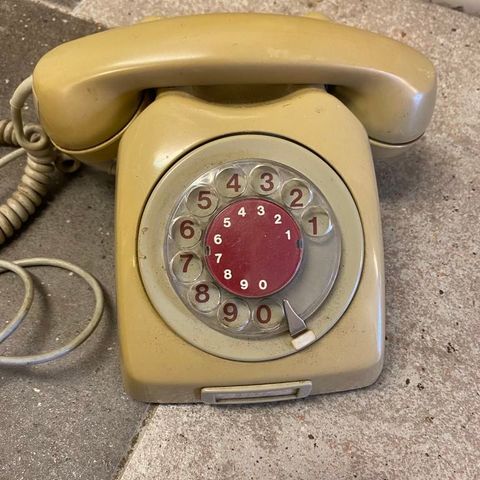 Retro dreietelefon