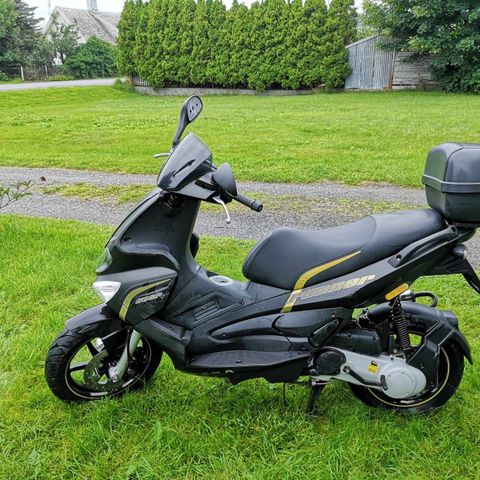 Scooter - Gilera Runner 2012