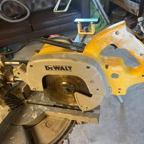 DeWalt Kappsag med bord selges