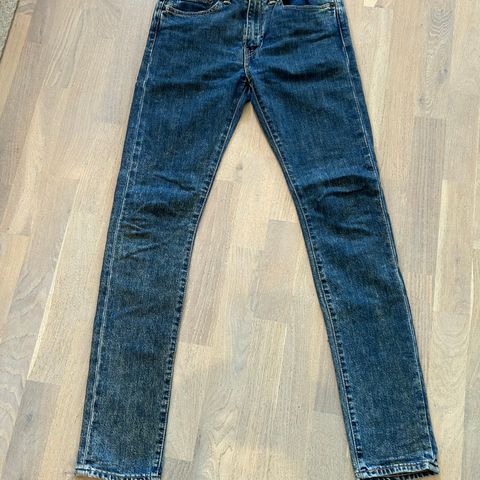 Pent brukt Levis 519 jeans str 31/34 selges