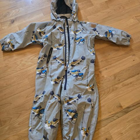 Regn dress( stormberg) og høst klær(reima).  200kr hver.