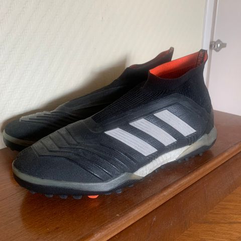 Adidas Predator (grus/kunstgress)