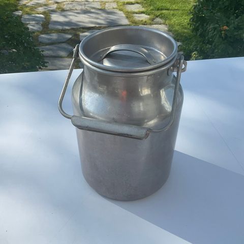 Gammelt aluminium fløtespann 3 liter i hel og pen stand