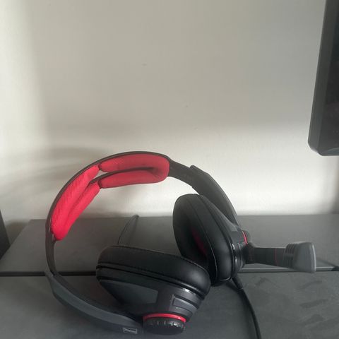 Sennheiser lite brukt god bass