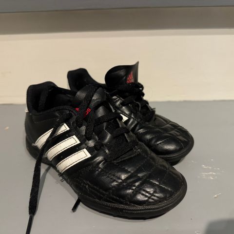 Adidas fortballsko str 31