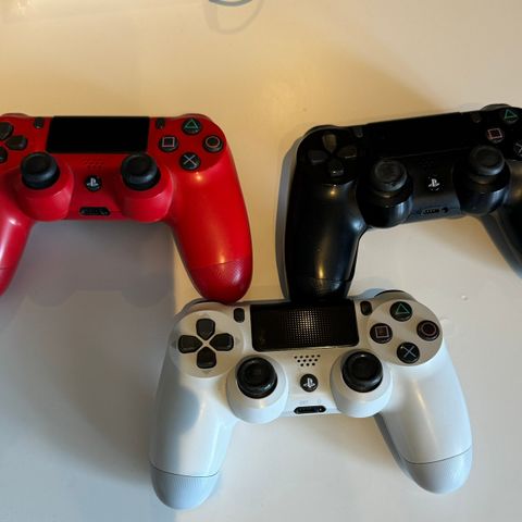 3 stk PS4 kontroller - rød, hvit og svart
