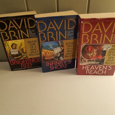 David Brin. Trilogi. Fantasy. Engelsk tekst. Selges samlet kr 75