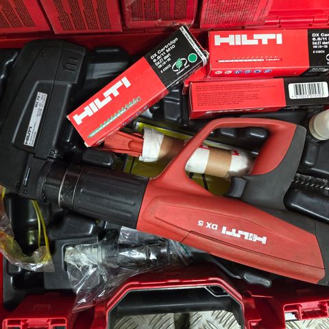 Hilti boltepistol DX 5 MX72 og enkeltskuddsfront + 400 skudd og spiker selges.