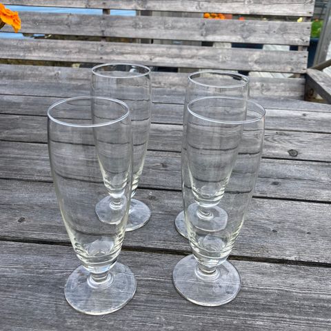 4 stilige ølglass.