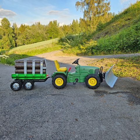 Rolly toys traktor med lufthjul, skjær,henger,tømmer