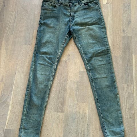 Pent brukt Cheap Monday jeans str 32/33 selges