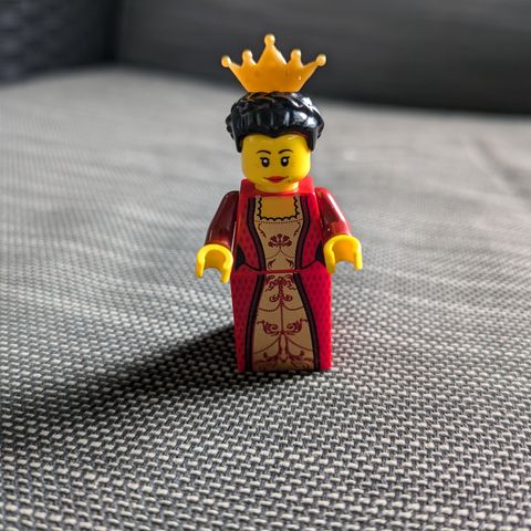 Lego Castle Kingdoms Queen with black hair cas 504