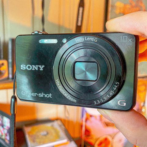 Sony DSC-WX220 sort kompakt kamera med originalt utstyr