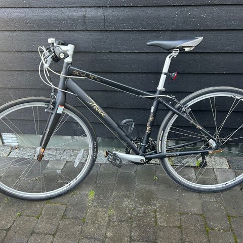 TREK FX7.5 wsd (dame) 17" hybrid / bysykkel