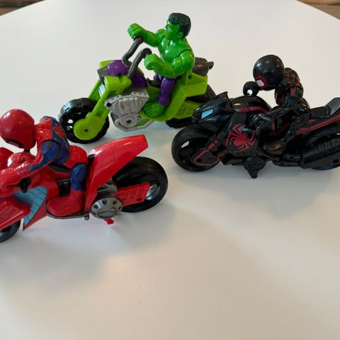 Superheros med motorsykkel.