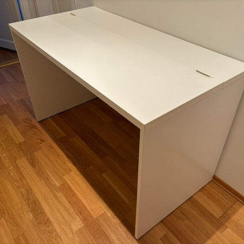 Pent brukt skrivebord fra IKEA