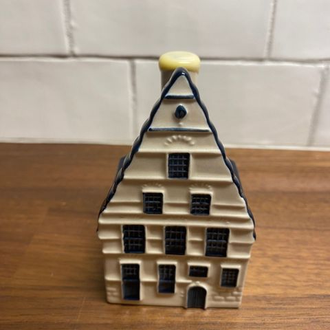 Delft-blue hus / KLM House nr. 35 selges