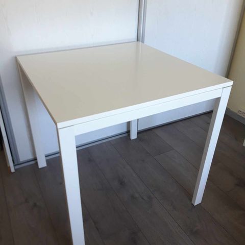 Kjøkkenbord MELLTORP fra Ikea. Nesten ny.
