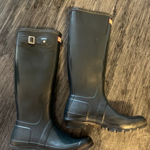 Hunter original tall rain boots i svart/mørk blå gloss