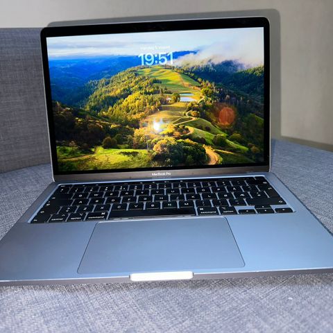 MacBook Pro 13 med Touch Bar 2019 (space gray)