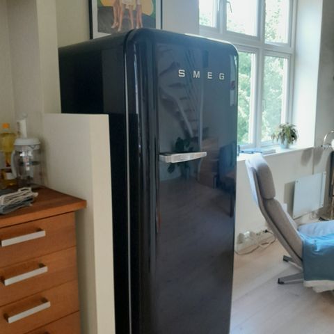 Pent Smeg kjøleskap 153 cm