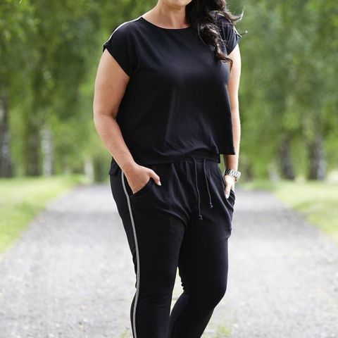 Knalltøff, sort Jumpsuit i Str. 38/40