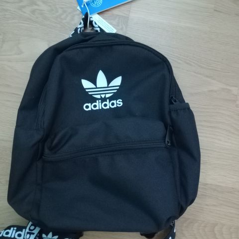 Ny barnehagesekk adidas