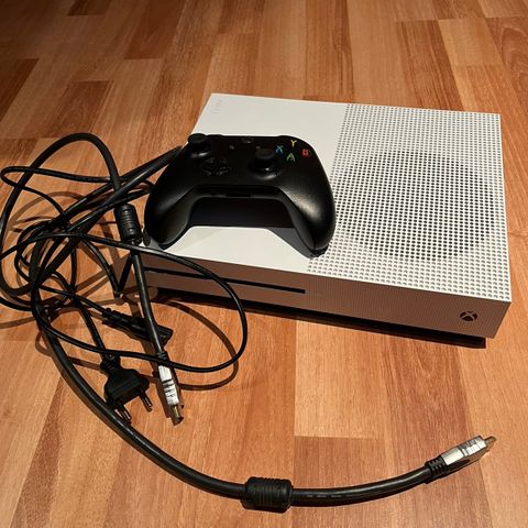 Xbox one S med 3 spill (kanskje fler hvis jeg finner)