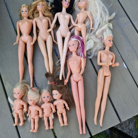 Samling Med Leke Dukker - Mye Barbie