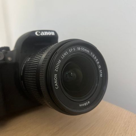 Canon EOS 700D med lader og ekstra batteri