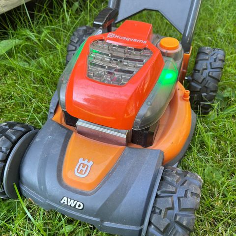 Lekegressklipper Husqvarna fra 3 år