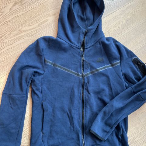 Nike tech fleece str M