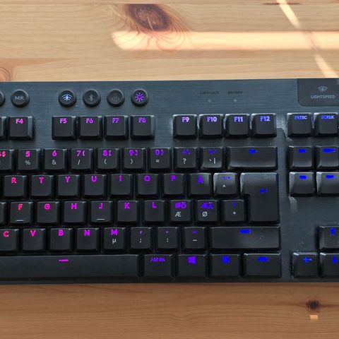 Pent brukt trådløst gaming tastatur