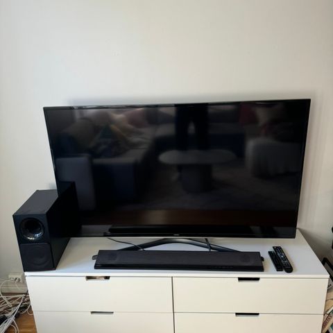 HD 60’’ Samsung Smart-TV med lydplanke og sub fra Sony selges billig HBO 2000,-