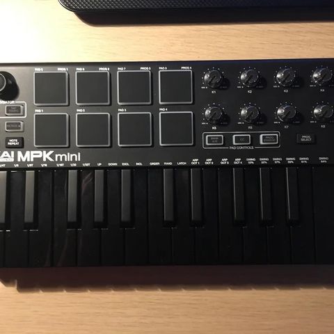 AKAI MPK Mini 3