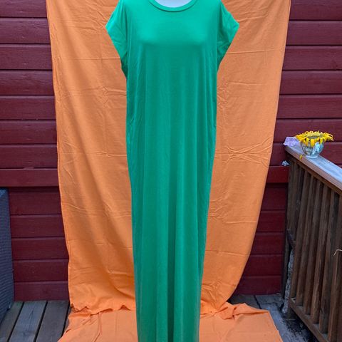 Lang matt grønn maxi kjole