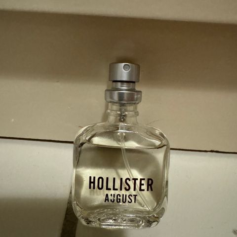 Hollister August woman parfyme 14 ml - Bud kan vurderes