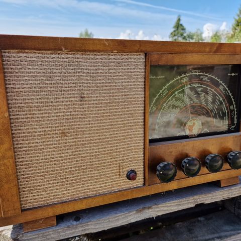 Retro radio