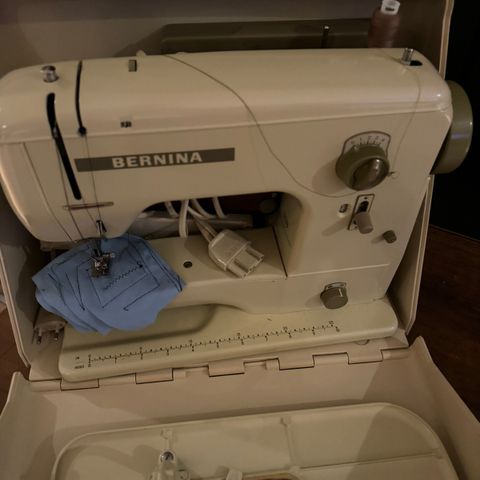 BERNINA SYMASKIN MODELL 708 SELGES